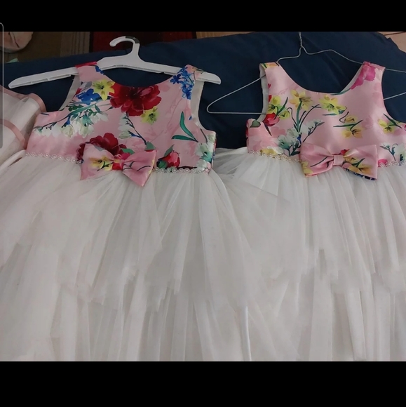 Dresses - Picture 4 of 4